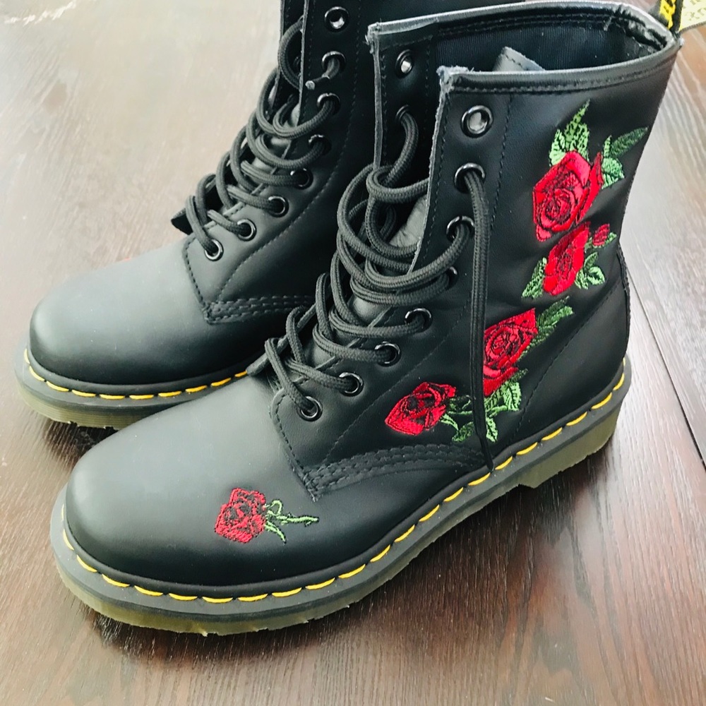Vonda Floral Dr Martens.